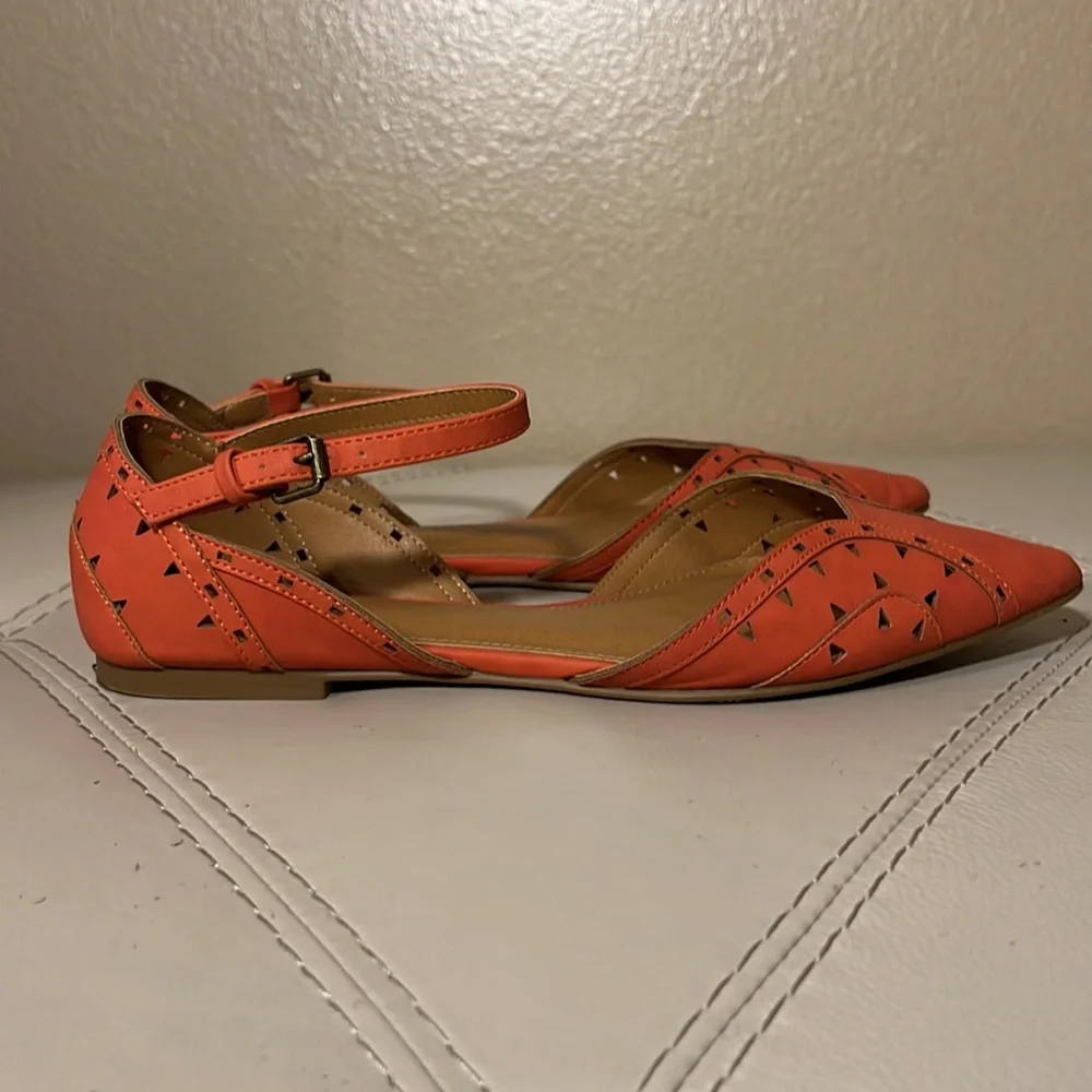 Orange flats - Picture 2 of 3